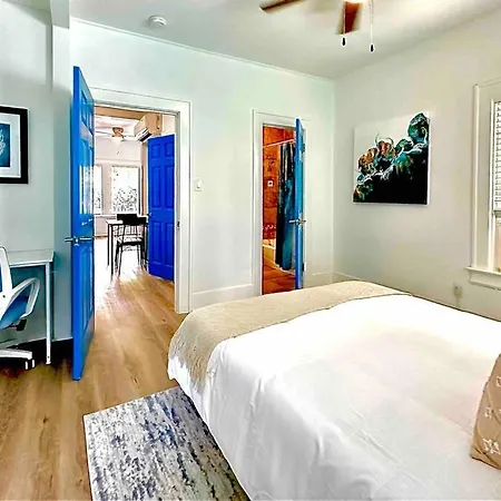 Luxury 1 Bd Montrose - Genova At The Italian Plaza Villa